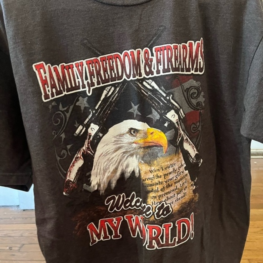 Bald Eagle Freedom Firearms Graphic Print T-Shirt Gray Men's Short Sleeve